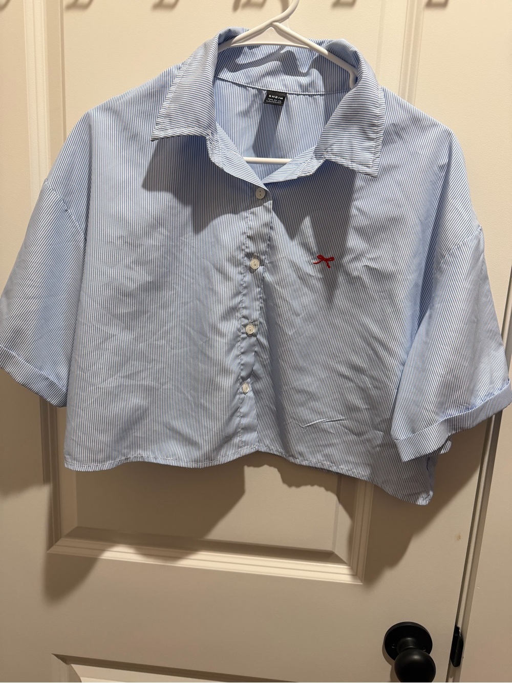 SHEIN Light Blue Cropped Button-Up Top - Picture 2 of 7